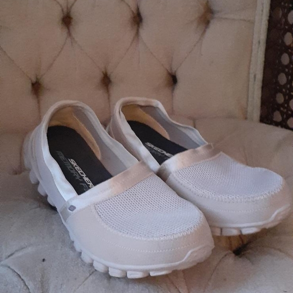 Skechers Shoes - Skechers memory foam size 7